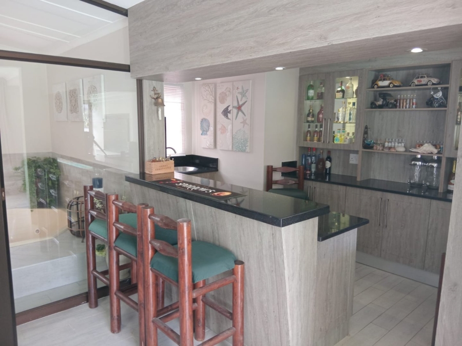 6 Bedroom Property for Sale in Gonubie Eastern Cape